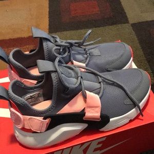 Womens nike air huarache size 7